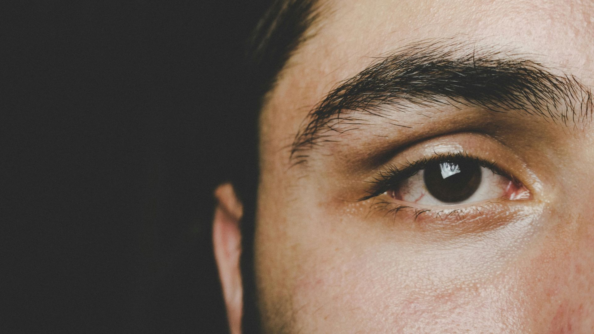 Peut-on se servir d’un cache barbe pour cacher les sourcils ?